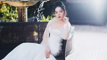 Lệ Quyên mặc váy cưới lần hai sau 7 năm lên xe hoa