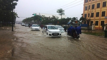 VIDEO Cập nhật bão số 4: Đổ bộ vào Quảng Trị và gây mưa lớn