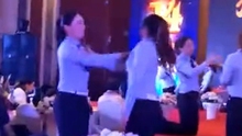 VIDEO: Bắt nhân viên tát thật lực vào mặt nhau trong tiệc liên hoan cuối năm