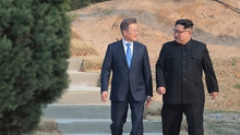 Chùm ảnh: Lãnh đạo hai miền Triều Tiên tham gia trồng cây lưu niệm