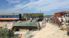 Vụ lật tàu tại Thanh Hóa: Hơn 300 công nhân nỗ lực thông tuyến đường sắt Bắc - Nam