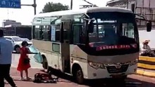 Tấn công bằng dao trên xe buýt, 8 người bị thương