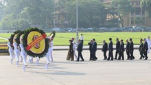Kỷ niệm 129 năm Ngày sinh Chủ tịch Hồ Chí Minh: Lãnh đạo Đảng, Nhà nước vào Lăng viếng Bác