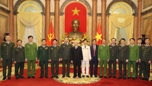 Tổng Bí thư, Chủ tịch nước Nguyễn Phú Trọng trao Quyết định thăng cấp bậc hàm Thượng tướng cho Thứ trưởng Bộ Công an