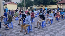 Khẩn trương lấy mẫu xét nghiệm người liên quan đến các ca dương tính tại ổ dịch phường Việt Hưng