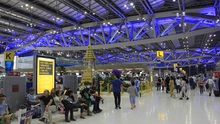 Một gia đình bị mắc kẹt tại sân bay Thái Lan 2 tháng