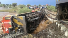 Tai nạn đường sắt tại Nam Phi: 14 người chết, hàng trăm người bị thương