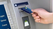 Tạm giữ ba người Trung Quốc dùng thẻ giả rút tiền tại các cây ATM