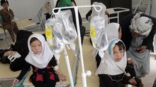 Hơn 60 nữ sinh Afghanistan trúng độc không rõ nguyên nhân