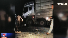 VIDEO: Người dân chặn xe chở dăm gỗ sau tai nạn chết người tại Quảng Ngãi