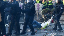 Pháp: Hơn 400 người bị thương trong các cuộc biểu tình phản đối tăng giá nhiên liệu