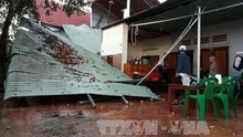 Phú Yên: Nhiều người bị thương và nhà ở bị tốc mái do lốc xoáy