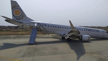 Myanmar: Máy bay chở gần 90 người hạ cánh bằng 'bụng' do bánh trước không mở