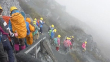 Nhật Bản giải cứu khoảng 200 người bị mắc kẹt trên núi do mưa lớn
