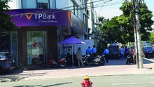 Bắt đối tượng tẩm xăng lên người đi cướp ngân hàng tại TP HCM