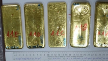 Vụ buôn lậu 51kg vàng qua biên giới: Khởi tố, truy nã bổ sung thêm 2 đối tượng; khám xét 15 địa điểm liên quan