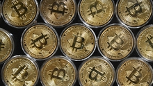 Vì sao đồng tiền số Bitcoin rớt giá thảm hại?