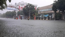 Bão số 4 gây mưa lớn ở Trung Bộ