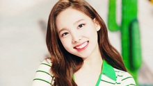 9 lần chị cả Nayeon Twice lệch tông dễ thương với cả nhóm