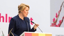 Bộ trưởng Gia đình Đức từ chức do cáo buộc đạo văn luận án tiến sĩ