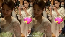 Son Ye Jin hiếm hoi lộ bụng bầu trong đám cưới bạn thân