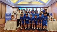 HLV Park Hang Seo truyền cảm hứng cho các tài năng bóng đá trẻ