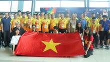 HLV Park Hang Seo cho U23 Việt Nam tập nhẹ ngay tại sân bay quốc tế Soekarno Hatta