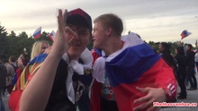 Video ĐẶC BIỆT: Khoảnh khắc vỡ òa của CĐV Nga trước siêu phẩm của đội nhà