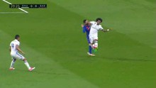 Cận cảnh Messi nằm sân, đổ máu sau pha va chạm với Marcelo