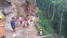 Sập hầm mỏ tại Indonesia, hàng chục người bị chôn vùi