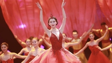 Mỹ nhân Lâm Chí Linh gây bão với màn múa nước xuất thần trong Gala chào Xuân