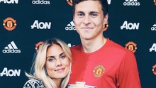 Victor Lindelof bẽn lẽn bên bạn gái trong ngày ra mắt Man United