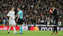 Ronaldo hành động chuyên nghiệp và cực điềm tĩnh trước khi sút penalty vào lưới Juventus