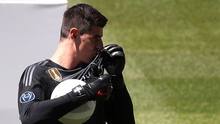 Thibaut Courtois ‘gây bão’ ngày ra mắt Real: Mời gọi Hazard, bị fan Chelsea và Atletico dè bỉu