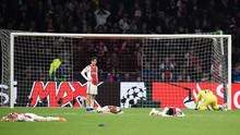 Xót xa khoảnh khắc cầu thủ Ajax nằm sân lặng đau sau bàn quyết định của Moura