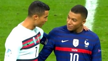 CĐV phát sốt vì khoảnh khắc thân mật đáng yêu giữa Ronaldo và Mbappe