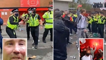 VIDEO: Kinh hoàng cảnh CĐV MU ném chai lọ vào cảnh sát