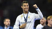 Ronaldo hát vang 'Cristiano, Quả bóng Vàng' trong lễ ăn mừng tại Bernabeu