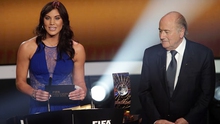 SỐC!!! Blatter bị tố quấy rối tình dục nữ cầu thủ tại lễ trao Quả Bóng Vàng