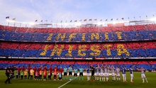 Xúc động hình ảnh ‘chuyển giao quyền lực’ giữa Iniesta và Messi
