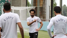 Đến áo bib còn không tự mặc được, cơ hội nào để Salah ra sân trước Nga?