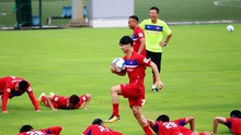 Tuyển Việt Nam tập làm quen sân cỏ nhân tạo tại Campuchia, GĐKT Gede theo chân U18 Việt Nam