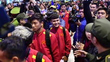 ‘Biển người’ chào đón tuyển Việt Nam về nước, Malaysia phải nỗ lực gấp đôi