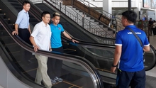 Hồng Duy gặp sự cố tại sân bay, Văn Toàn 'giận hờn' Quế Ngọc Hải