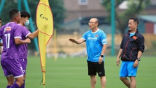 Bóng đá Việt Nam hôm nay: Thầy trò HLV Park Hang Seo đội mưa tập luyện