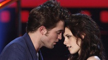 Điểm danh những nụ hôn say đắm nhất tại MTV Movie Awards