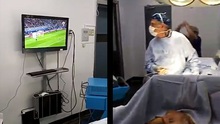 Các bác sĩ dừng phẫu thuật để cổ vũ bóng đá đối mặt với án phạt nghiêm trọng