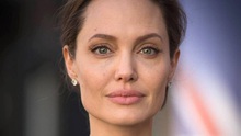Angelina Jolie khóc giàn giụa: 'Tôi không thích độc thân. Nó thật nặng nề'