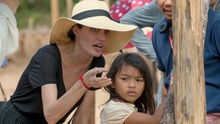 Vì sao phim về tội ác diệt chủng Khmer đỏ của Angelina Jolie thất bại từ vòng ngoài Oscar?