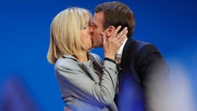 Tiểu sử về bà Brigitte hé lộ tình yêu 'táo bạo' của Tổng thống Pháp Macron